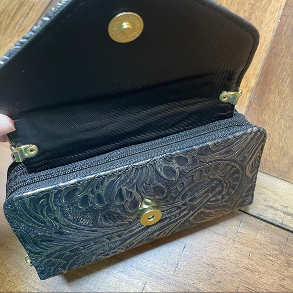 L&B Black & Gold tooled crossbody strap wallet - Picture 5 of 9
